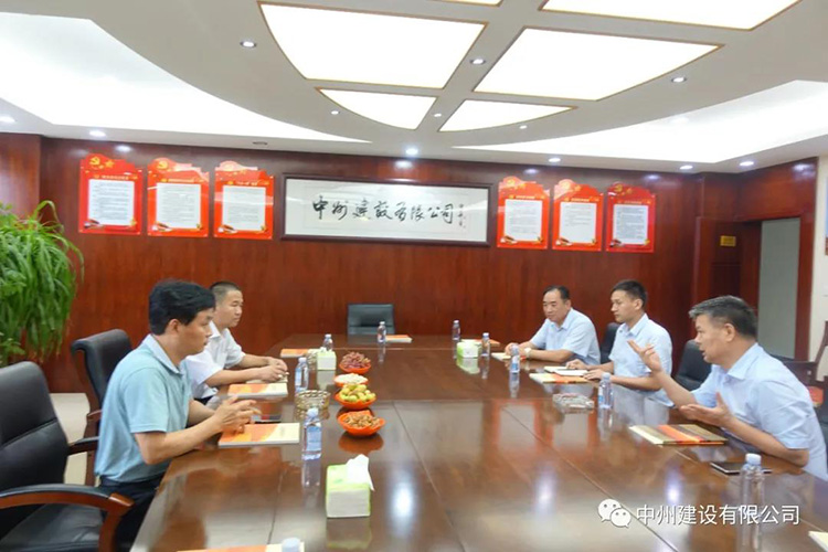 長垣市委常委、常務(wù)副市長劉文君到中州建設(shè)有限公司調(diào)研指導(dǎo)工作